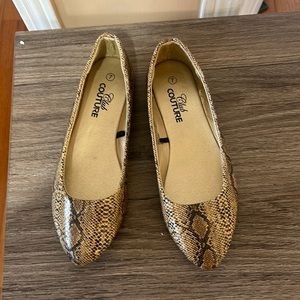 CLUB COUTURE SNAKE SKIN PRINT BALLET SHOES IN SIZE 7